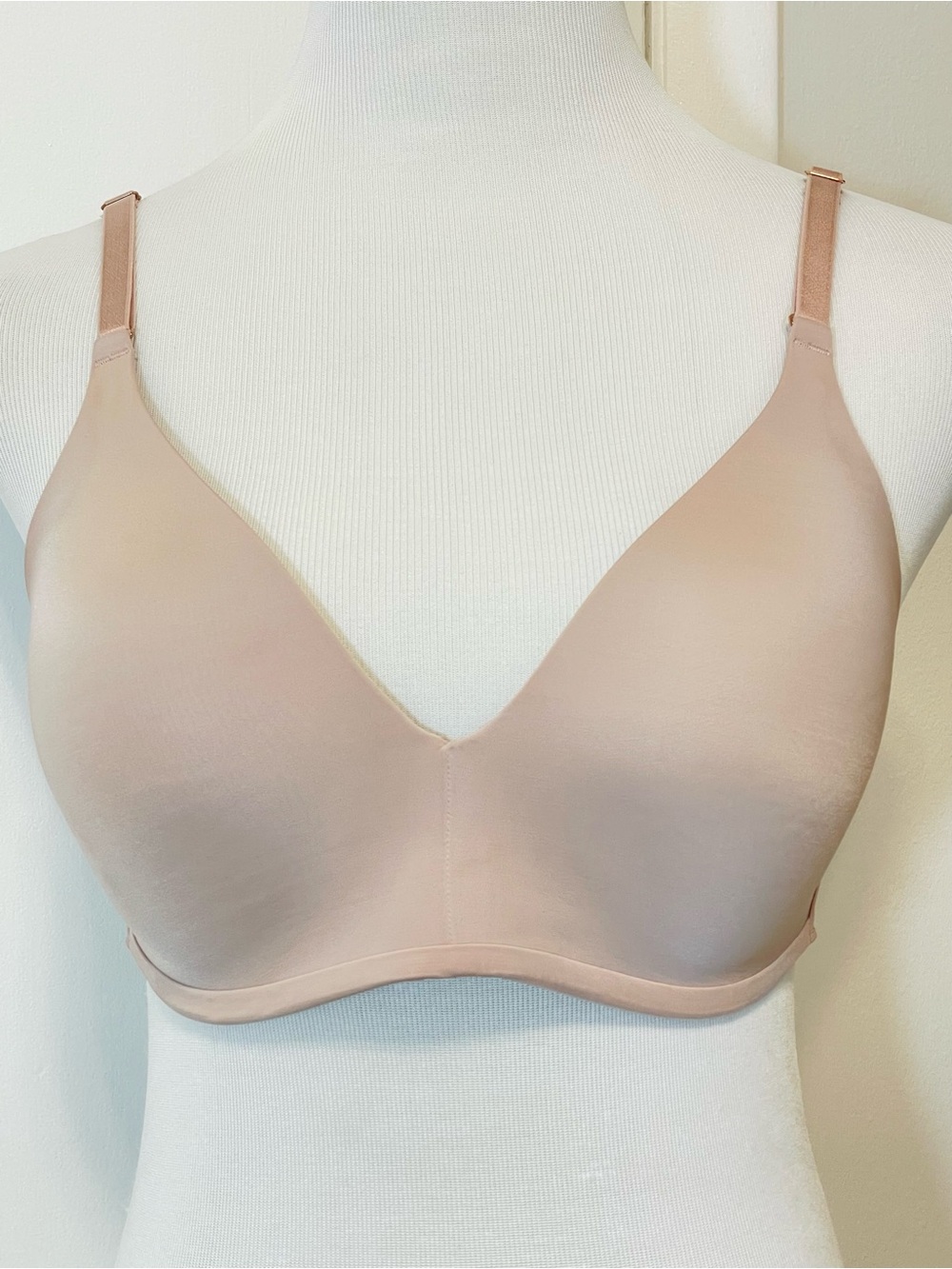 Soma Vanishing 360 Wireless Beige Tan Bra Size 34C